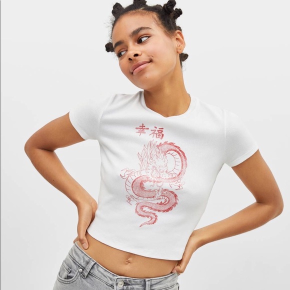 Camiseta Dragon Rojo Bershka TO 55% OFF